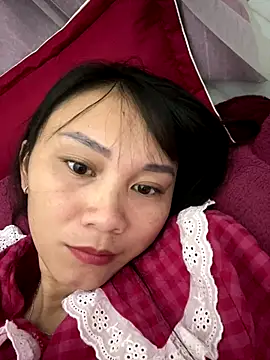 Snapshot of Almond-cute chatting on 10-22-25, 12:49 Almond-cute online show from 10-22-25, 12:49