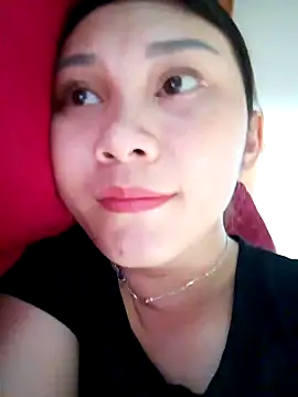 Snapshot of Almond-cute chatting on 10-27-25, 08:29 Almond-cute online show from 10-27-25, 08:29