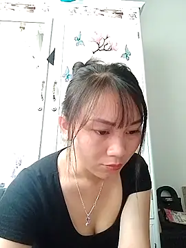 Snapshot of Almond-cute chatting on 10-28-25, 04:16 Almond-cute online show from 10-28-25, 04:16