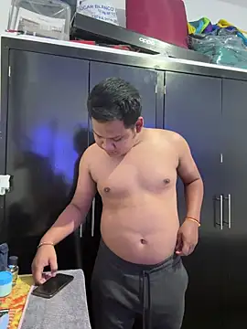 Snapshot of Danimiles chatting on 02-20-26, 05:26 Danimiles online show from 02-20-26, 05:26