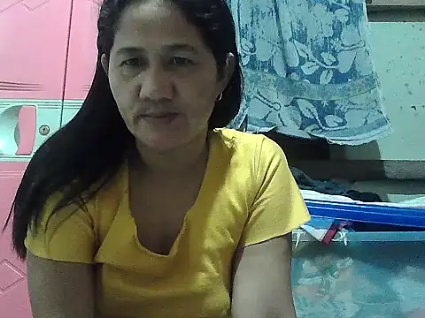 Snapshot of hotmama_063 chatting on 10-03-25, 10:45 hotmama 063 online show from 10-03-25, 10:45