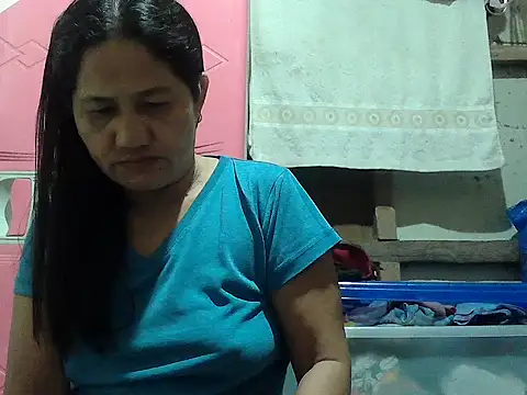 Snapshot of hotmama_063 chatting on 10-07-25, 08:17 hotmama 063 online show from 10-07-25, 08:17