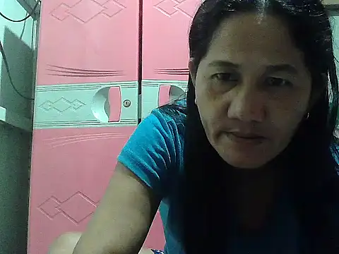 Snapshot of hotmama_063 chatting on 10-20-25, 08:53 hotmama 063 online show from 10-20-25, 08:53