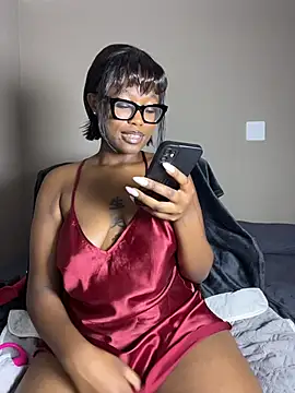 Moonzy77 online show from 12-19-25, 02:02