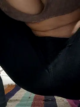 Snapshot of Aidakhan1212 chatting on 12-14-25, 04:56 Aidakhan1212 online show from 12-14-25, 04:56