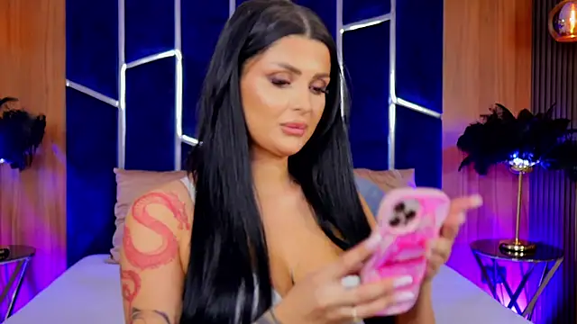 Snapshot of KylieKroftt chatting on 11-25-25, 10:54 KylieKroftt online show from 11-25-25, 10:54