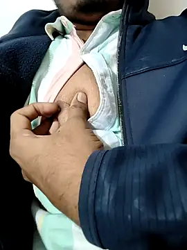 Snapshot of RotundHeadway chatting on 11-12-25, 01:39 RotundHeadway online show from 11-12-25, 01:39