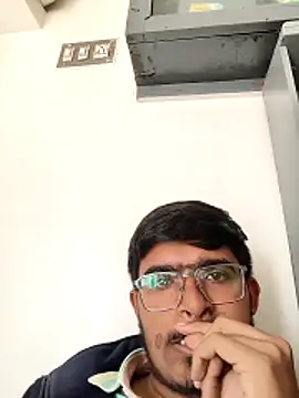 Snapshot of RotundHeadway chatting on 11-16-25, 04:29 RotundHeadway online show from 11-16-25, 04:29