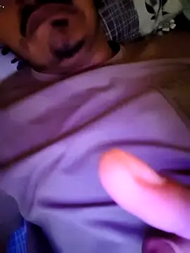 Snapshot of RotundHeadway chatting on 11-16-25, 04:56 RotundHeadway online show from 11-16-25, 04:56