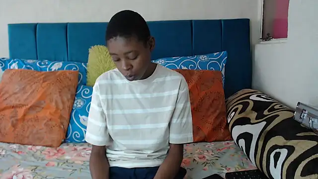 SweetSlenderChoc online show from 04-25-26, 02:47