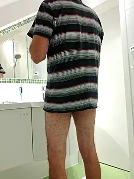 Snapshot of Oldmenhot66 chatting on 09-15-25, 04:45 Oldmenhot66 online show from 09-15-25, 04:45