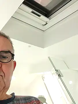 Snapshot of Oldmenhot66 chatting on 10-08-25, 04:54 Oldmenhot66 online show from 10-08-25, 04:54