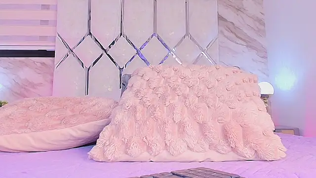 Snapshot of collet_1 chatting on 12-03-25, 11:52 collet 1 online show from 12-03-25, 11:52