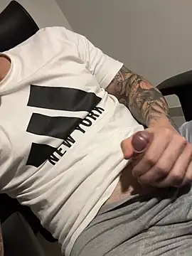 Snapshot of joshmahe chatting on 10-12-25, 06:45 joshmahe online show from 10-12-25, 06:45