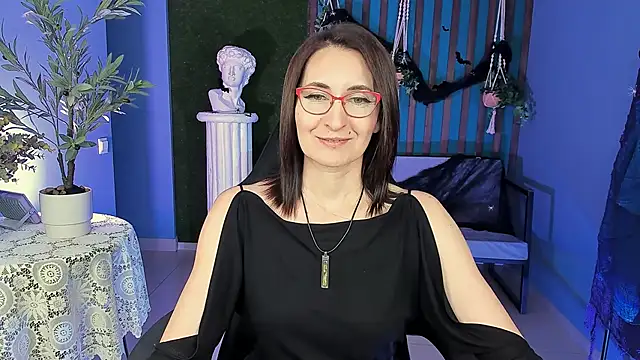 Snapshot of UnaTerra chatting on 10-23-25, 05:18 UnaTerra online show from 10-23-25, 05:18