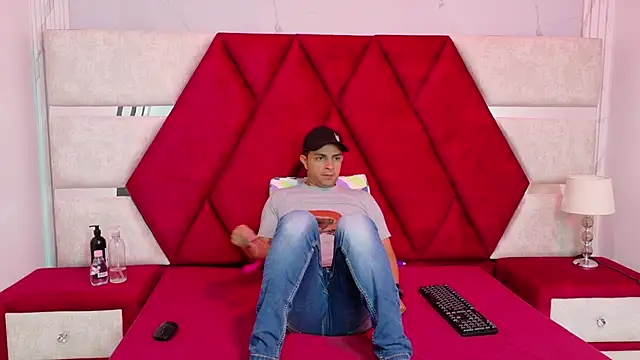 Snapshot of Kity_spiderr chatting on 09-25-25, 12:20 Kity spiderr online show from 09-25-25, 12:20