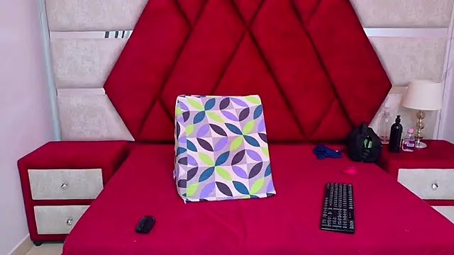 Snapshot of Kity_spiderr chatting on 10-17-25, 12:19 Kity spiderr online show from 10-17-25, 12:19