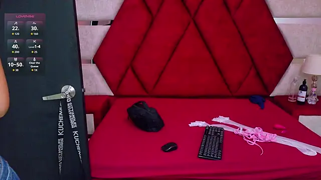 Snapshot of Kity_spiderr chatting on 10-21-25, 12:50 Kity spiderr online show from 10-21-25, 12:50