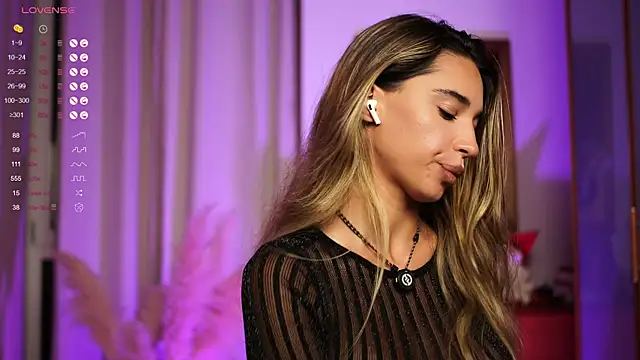 Snapshot of ItalianGirl chatting on 09-17-25, 06:53 ItalianGirl online show from 09-17-25, 06:53