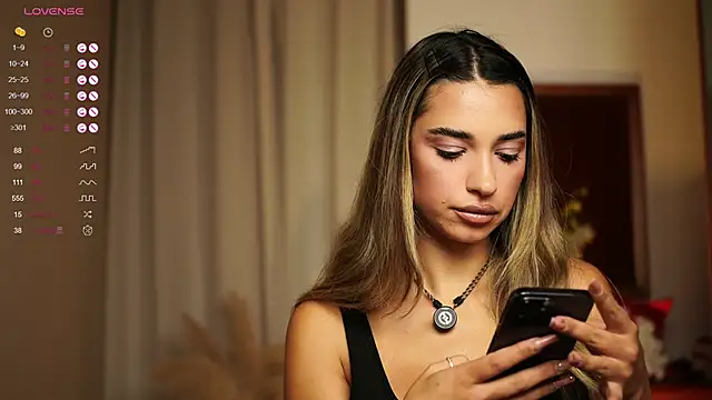 Snapshot of ItalianGirl chatting on 10-03-25, 07:00 ItalianGirl online show from 10-03-25, 07:00