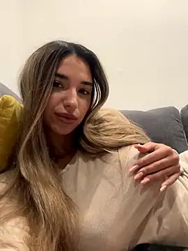 Snapshot of ItalianGirl chatting on 10-09-25, 07:56 ItalianGirl online show from 10-09-25, 07:56