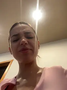 Snapshot of ItalianGirl chatting on 10-25-25, 02:46 ItalianGirl online show from 10-25-25, 02:46