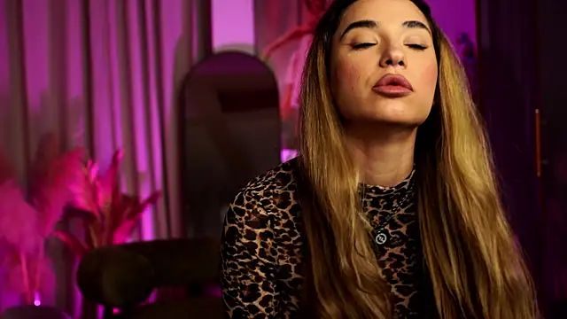 ItalianGirl online show from 04-26-26, 08:28