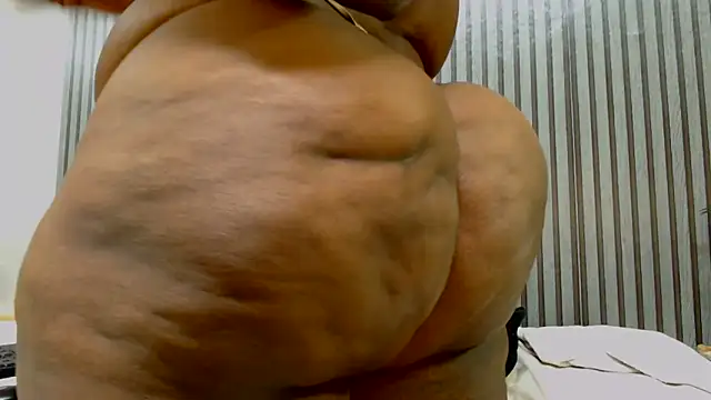 ROYALASS25 online show from 06-10-26, 01:17