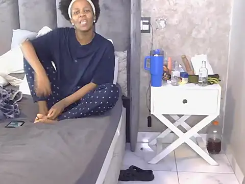 Snapshot of Sultry_Booty chatting on 11-28-25, 07:00 Sultry Booty online show from 11-28-25, 07:00