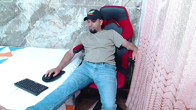 Snapshot of smitdleds1130 chatting on 09-14-25, 12:32 smitdleds1130 online show from 09-14-25, 12:32