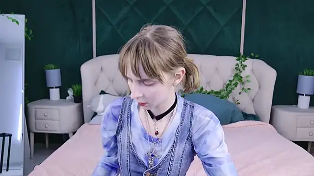 Beverly Gomes online show from 11-08-25, 03:34