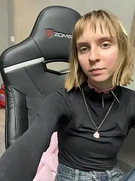 Beverly Gomes online show from 02-12-26, 04:24