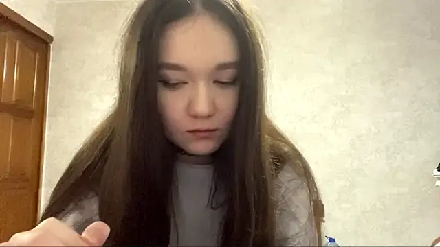 Pikmigirl18 online show from 09-21-25, 01:57