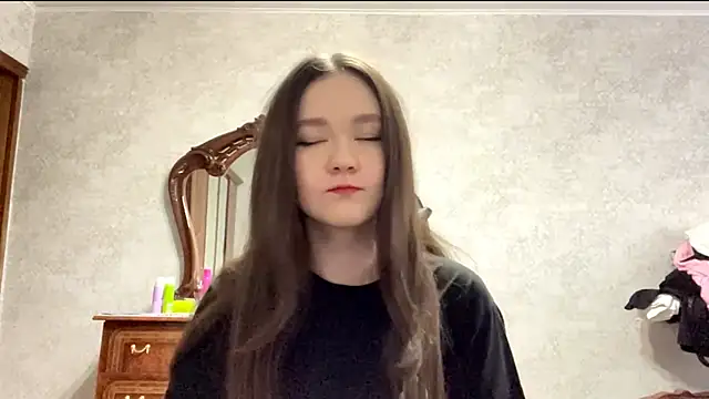 Pikmigirl18 online show from 09-24-25, 01:14