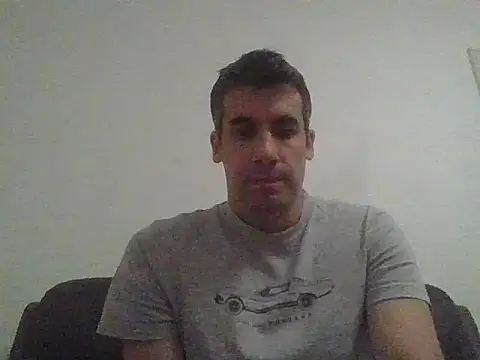 Snapshot of JulioIsHere4you chatting on 11-12-25, 11:32 JulioIsHere4you online show from 11-12-25, 11:32