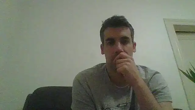 Snapshot of JulioIsHere4you chatting on 11-13-25, 01:59 JulioIsHere4you online show from 11-13-25, 01:59