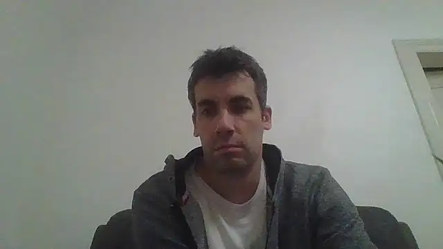 Snapshot of JulioIsHere4you chatting on 11-24-25, 02:33 JulioIsHere4you online show from 11-24-25, 02:33