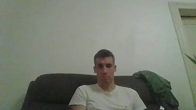 Snapshot of JulioIsHere4you chatting on 12-14-25, 12:27 JulioIsHere4you online show from 12-14-25, 12:27