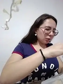 Bella Sumers online show from 04-28-26, 06:13