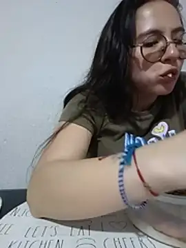 Snapshot of Bella_Sumers chatting on 05-19-26, 06:14 Bella Sumers online show from 05-19-26, 06:14