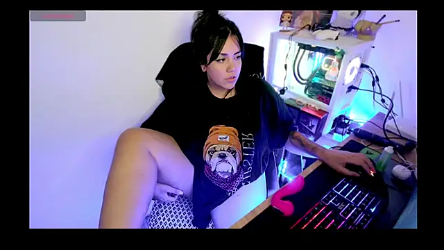 Snapshot of PinkDenial chatting on 02-22-26, 05:40 PinkDenial online show from 02-22-26, 05:40