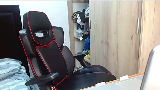 Noah-Garcia online show from 09-18-25, 05:15