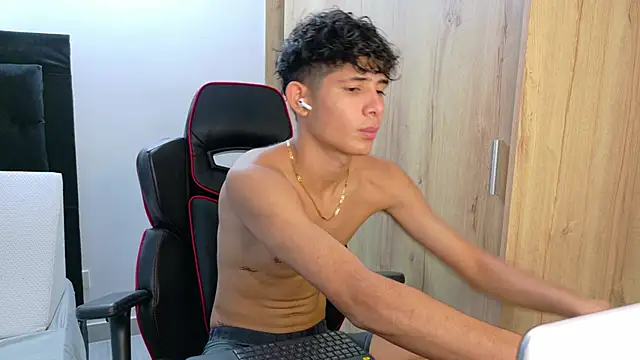 Noah-Garcia online show from 10-03-25, 07:33