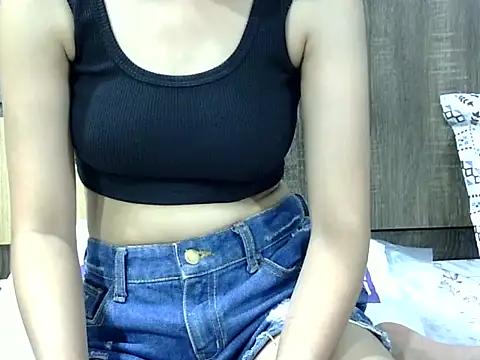 Snapshot of SEXYGUDIYA chatting on 09-18-25, 05:48 SEXYGUDIYA online show from 09-18-25, 05:48