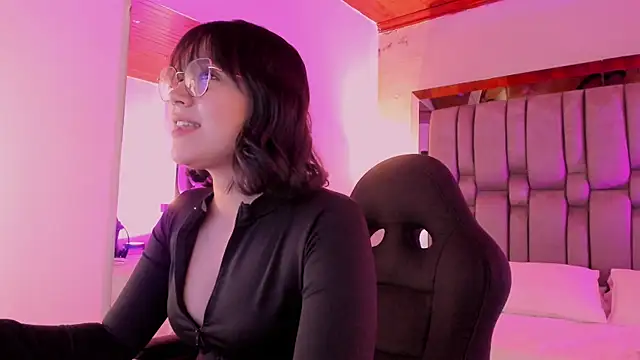 Snapshot of AnnaraLein chatting on 12-04-25, 12:42 AnnaraLein online show from 12-04-25, 12:42