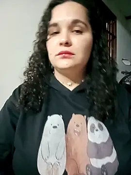 Snapshot of Reichel_05 chatting on 10-12-25, 11:59 Reichel 05 online show from 10-12-25, 11:59