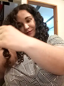 Snapshot of Reichel_05 chatting on 10-25-25, 05:59 Reichel 05 online show from 10-25-25, 05:59
