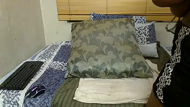 Treasurexmellom online show from 04-24-26, 02:25