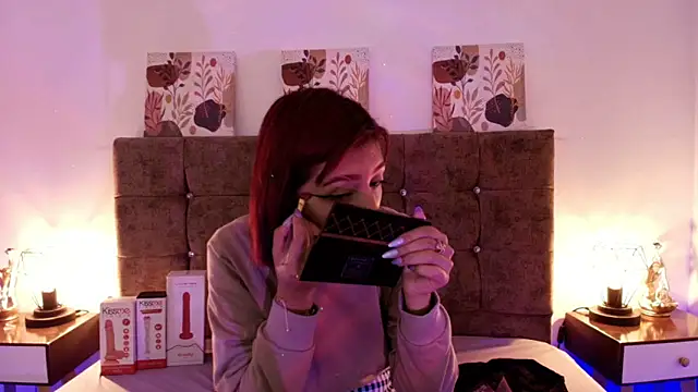 Snapshot of Dulce_Bella_ chatting on 09-25-25, 12:09 Dulce Bella online show from 09-25-25, 12:09