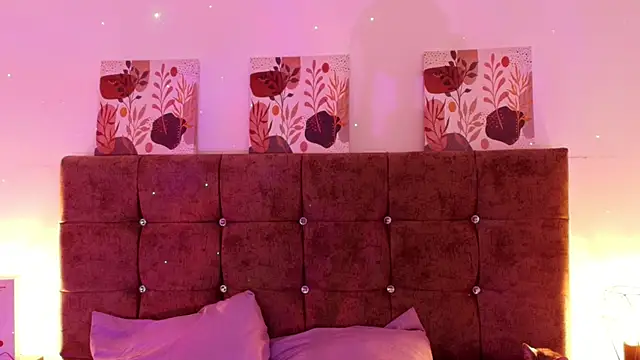 Snapshot of Dulce_Bella_ chatting on 09-28-25, 12:10 Dulce Bella online show from 09-28-25, 12:10